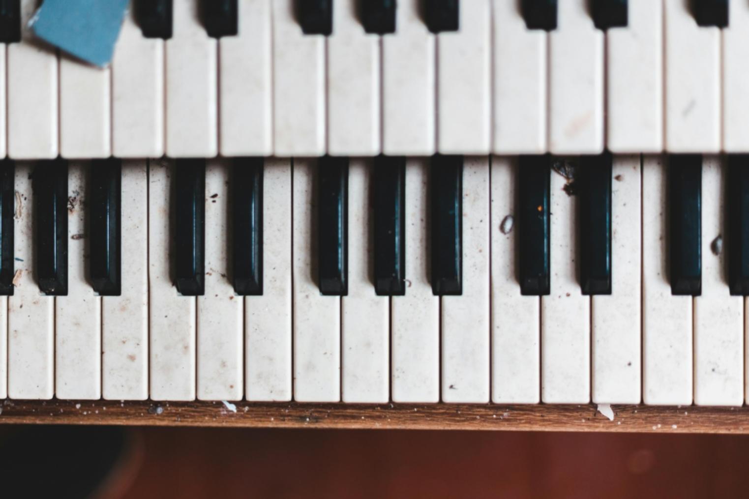 Studio de design sonore avec équipements professionnels